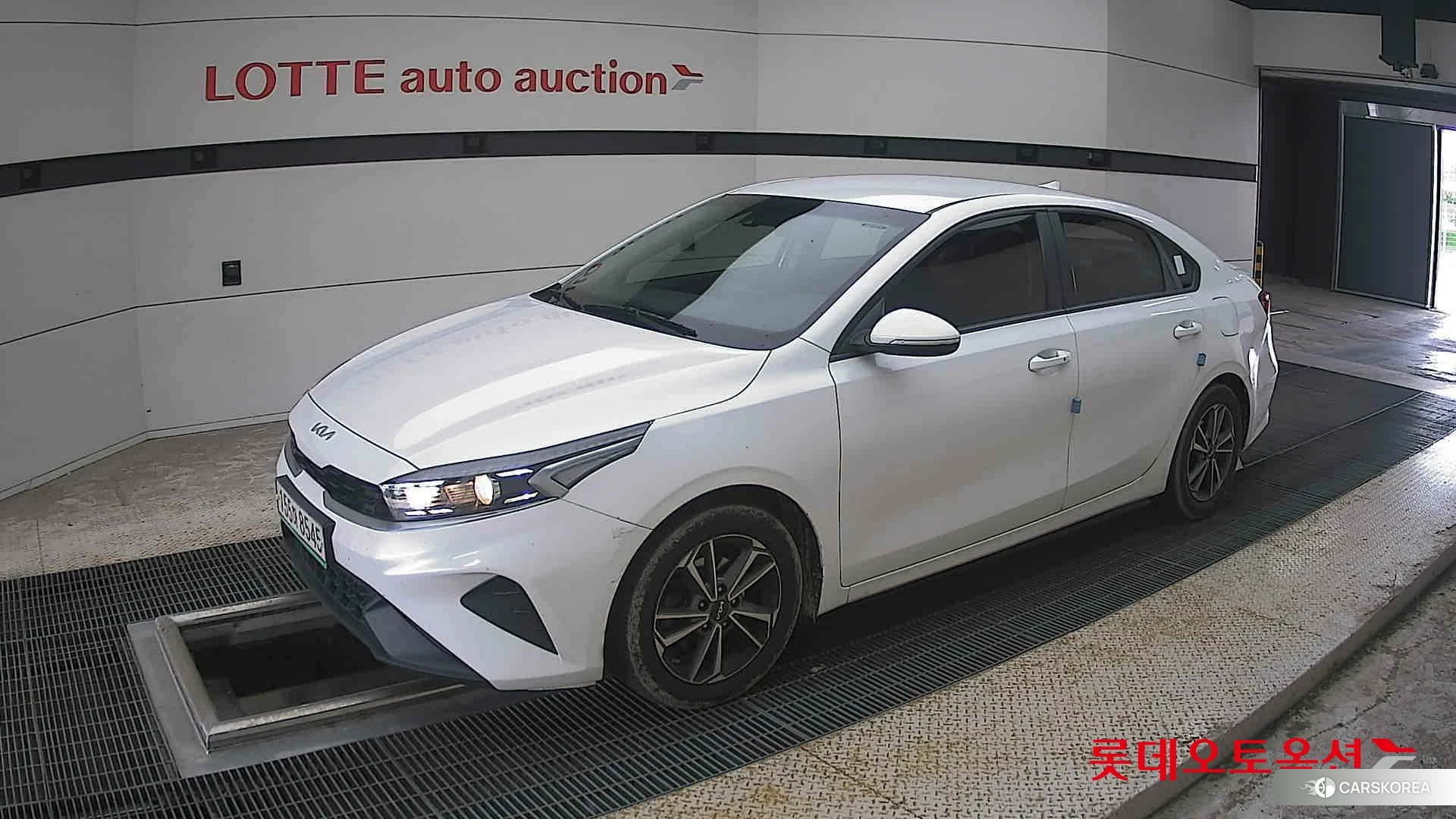 Kia K3 2022 Snow White Pearl из Кореи, фото 4