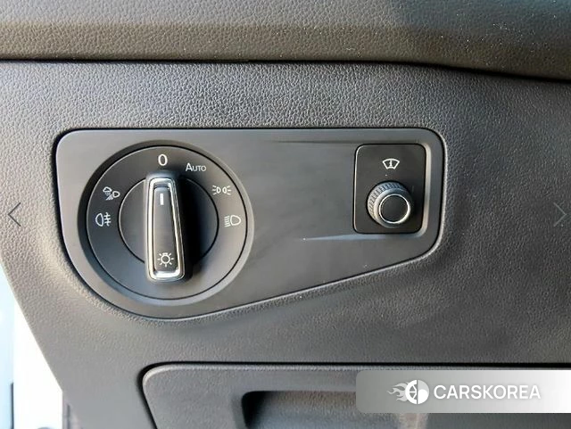 Volkswagen Tiguan Allspace 2023 Белый из Кореи, фото 4
