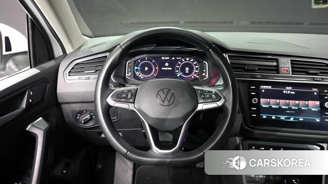 Volkswagen Tiguan second Generation 2023 Белый из Кореи, фото 4