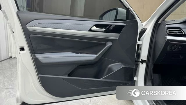 Volkswagen Lavida 2023 Белый из Китая, фото 4