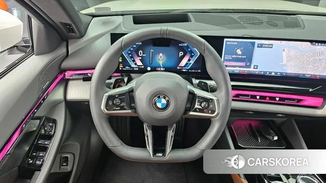 BMW 5 Series (G60) 2025 Белый из Кореи, фото 4