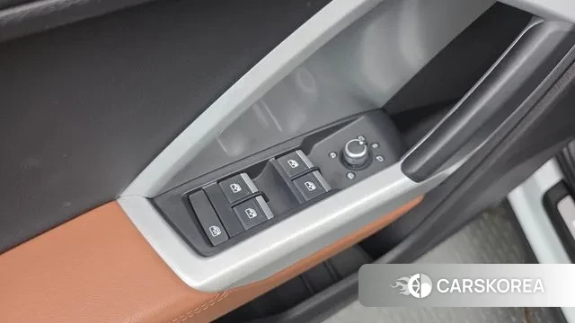 Audi Q3 (F3) 2022 Белый из Кореи, фото 4