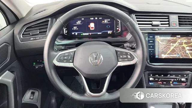 Volkswagen Tiguan Allspace 2023 Белый из Кореи, фото 4