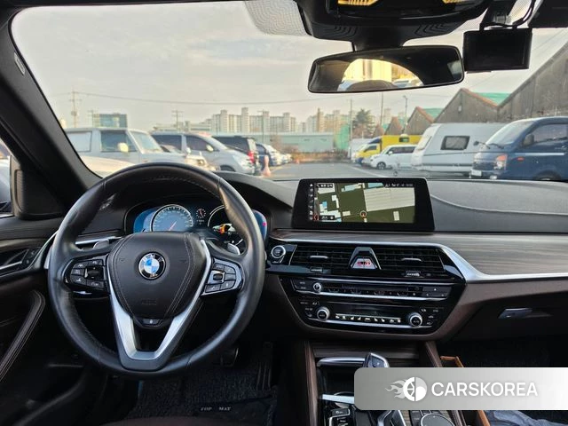 BMW 5 Series (G30) 2018 Серебристо-серый из Кореи, фото 4