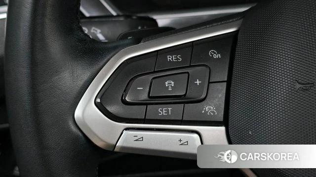 Volkswagen Tiguan Allspace 2023 Белый из Кореи, фото 4