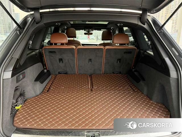 Audi Q7 2023 Темно-серый из Китая, фото 4