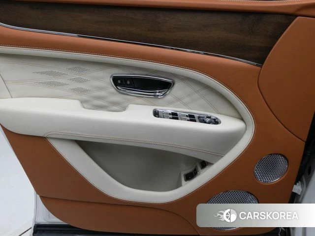 Bentley Bentayga 2024 Белый из Кореи, фото 4