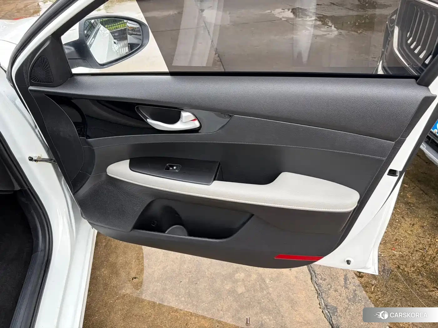 Kia K3 2023 Белый из Китая, фото 4