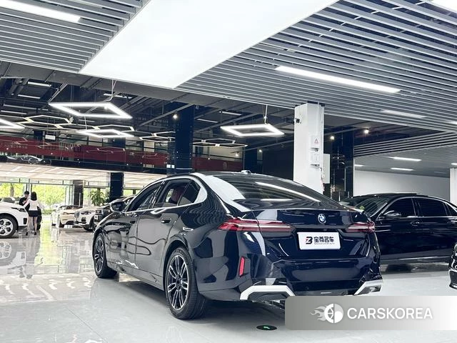 BMW 5 series 2025 Черный из Китая, фото 4