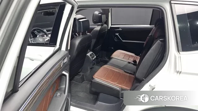Volkswagen Tiguan Allspace 2023 Белый из Кореи, фото 4