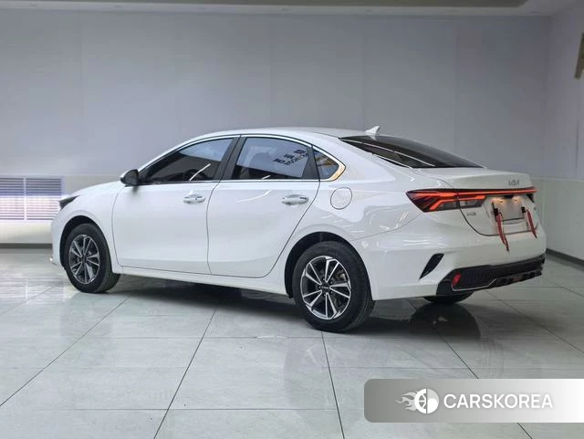 Kia K3 2022 Белый из Китая, фото 4