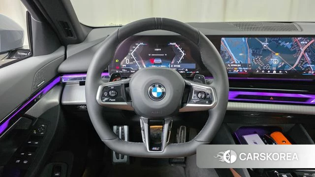 BMW 5 Series (G60) 2024 Цвет галактики из Кореи, фото 4