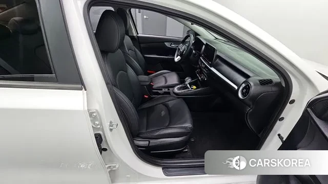 Kia The New K3 2nd generation 2021 Белый из Кореи, фото 4