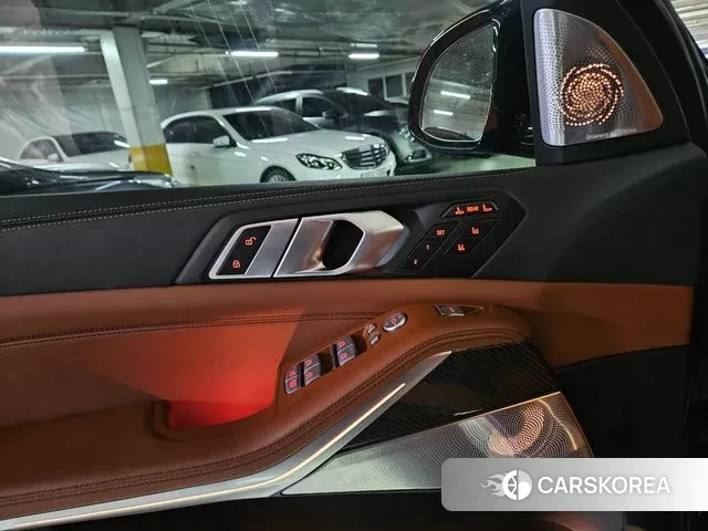 BMW X7 (G07) 2025 Черный из Кореи, фото 4