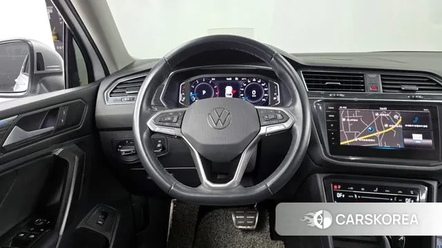Volkswagen Tiguan Allspace 2023 Белый из Кореи, фото 4