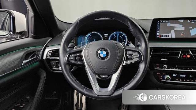 BMW 5 Series (G30) 2018 Белый из Кореи, фото 4