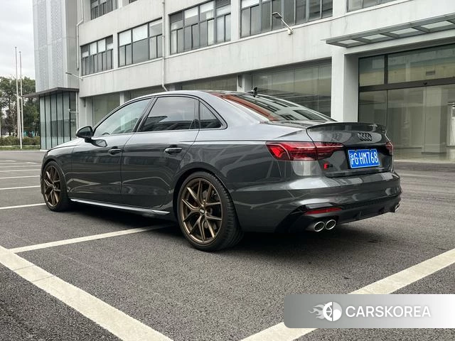 Audi S4 2023 Темно-серый из Китая, фото 4