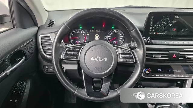 Kia Seltos 2022 Белый из Кореи, фото 4