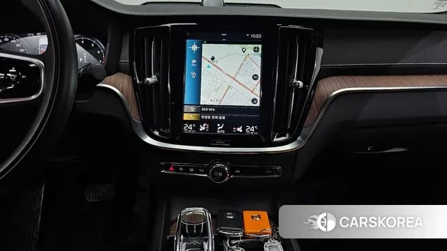 Volvo S60 3rd generation 2021 Белый из Кореи, фото 4