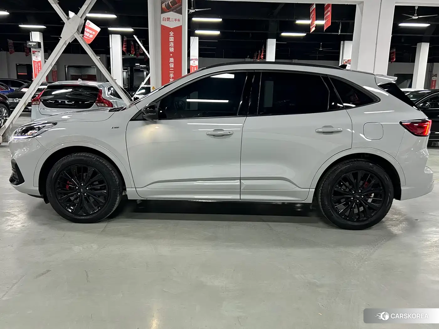 Ford Escape 2023 Silver/gray из Китая, фото 4