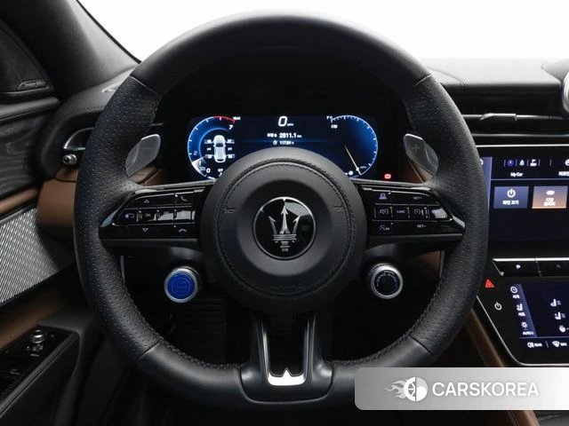 Maserati Grecale 2024 Светло-серебряный цвет из Кореи, фото 4