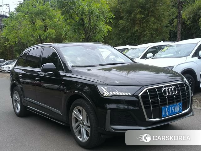 Audi Q7 2021 Черный из Китая, фото 4