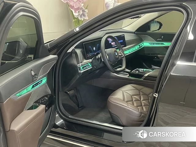 BMW 7 series 2023 Черный из Китая, фото 4