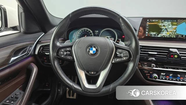 BMW 5 Series (G30) 2018 Белый из Кореи, фото 4