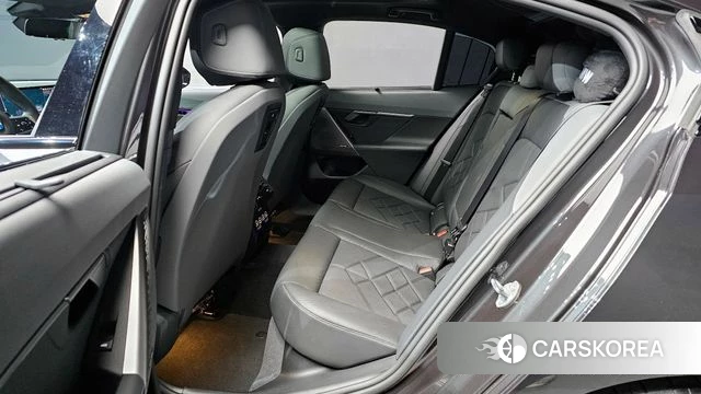 BMW 5 Series (G60) 2024 Серый из Кореи, фото 4