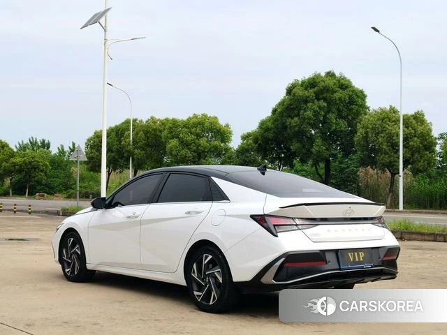 Hyundai Elantra 2023 Белый из Китая, фото 4