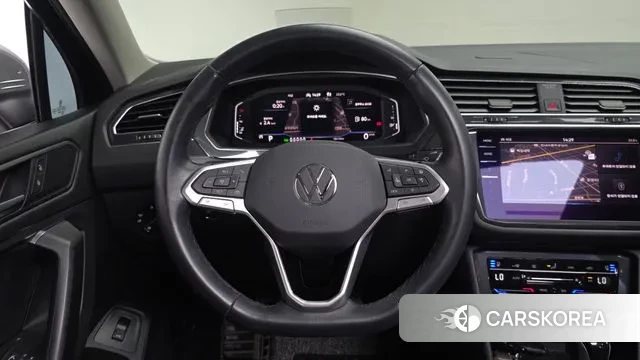 Volkswagen Tiguan Allspace 2023 Черный из Кореи, фото 4