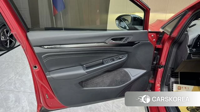 Volkswagen Golf 2023 Красный из Китая, фото 4