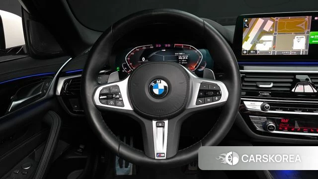 BMW 5 Series (G30) 2023 Белый из Кореи, фото 4