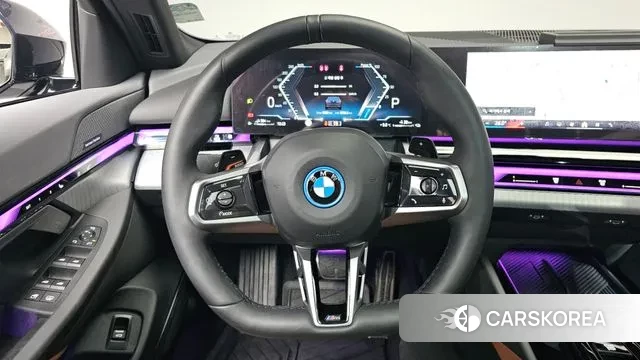 BMW 5 Series (G60) 2025 Черный из Кореи, фото 4