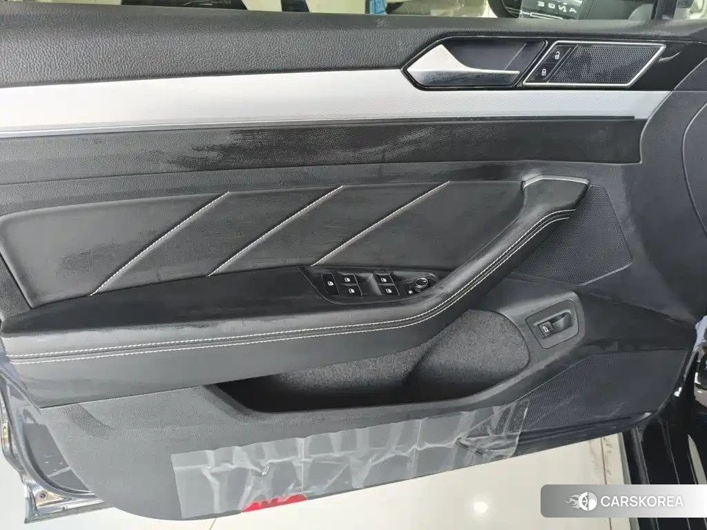Volkswagen Magotan 2026 Черный из Китая, фото 4