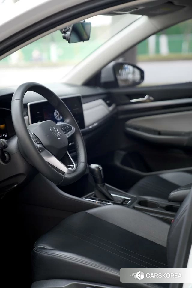 Volkswagen Bora 2024 Белый из Китая, фото 4