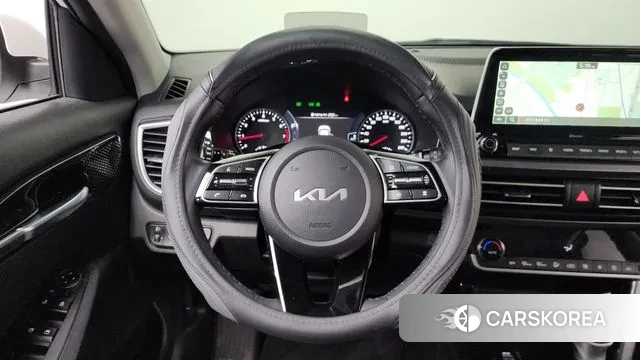 Kia Seltos 2022 Белый из Кореи, фото 4