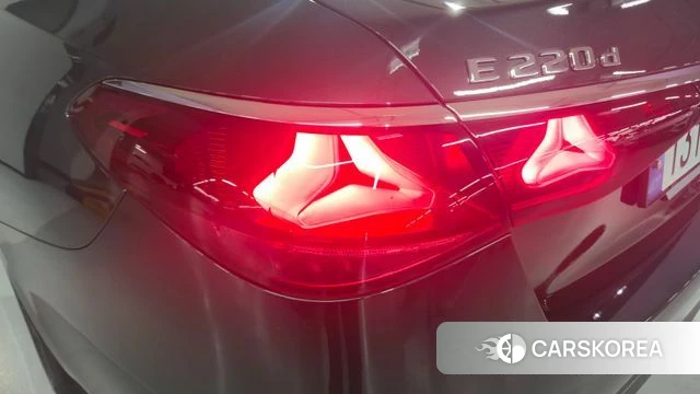 Mercedes-Benz E-Class W213 2024 Серый из Кореи, фото 4