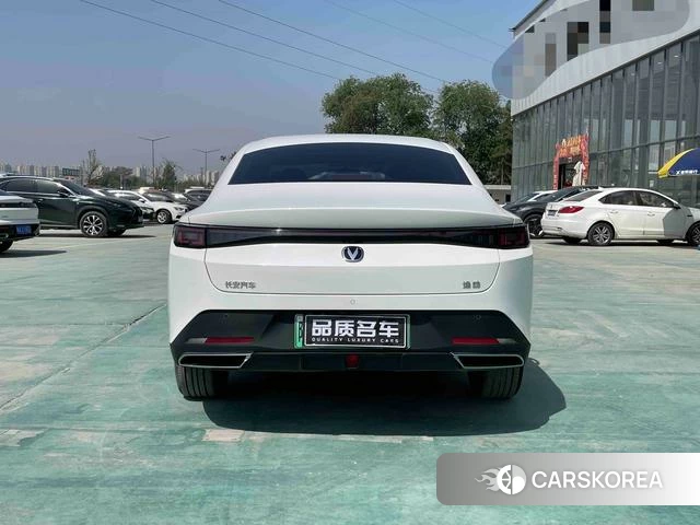 Chang'an Yidong PHEV 2026 Белый из Китая, фото 4