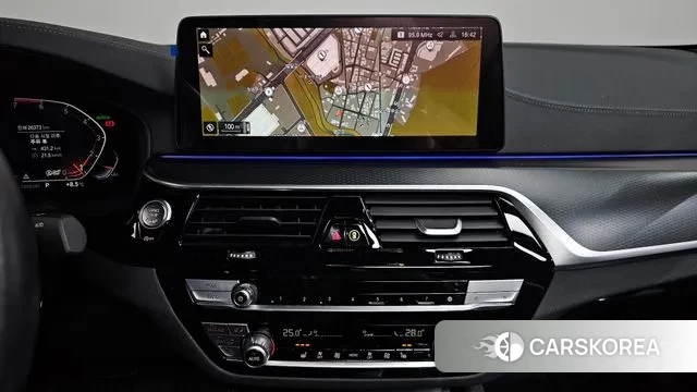 BMW 5 Series (G30) 2022 Черный из Кореи, фото 4