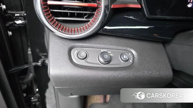 Chevrolet (GM Daewoo) Trax Crossover 2025 Черный из Кореи, фото 4