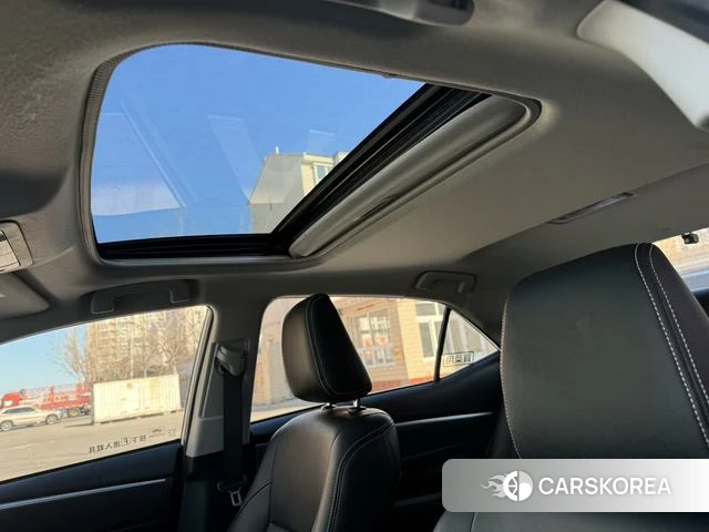 Toyota Corolla dual engine E+ 2020 Белый из Китая, фото 4