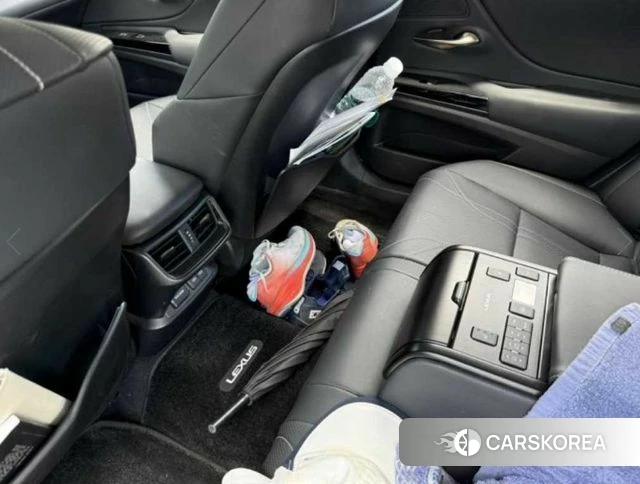 Lexus ES300h 7th generation 2022 Серебристо-серый из Кореи, фото 4