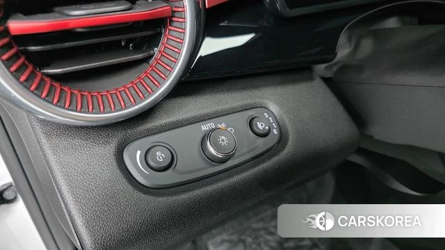 Chevrolet (GM Daewoo) Trax Crossover 2023 Белый из Кореи, фото 4
