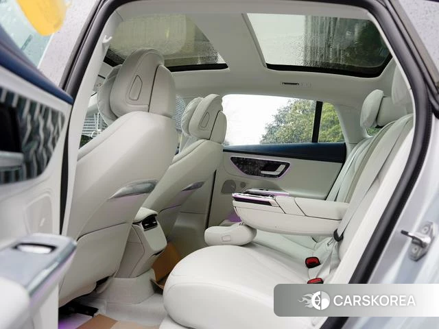 Mercedes-Benz EQE 2026 Серебристо-серый из Китая, фото 4