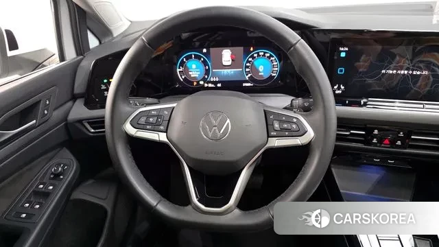 Volkswagen Golf 8th Generation 2023 Белый из Кореи, фото 4