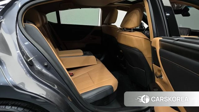 Lexus ES300h 7th generation 2024 Серый из Кореи, фото 4