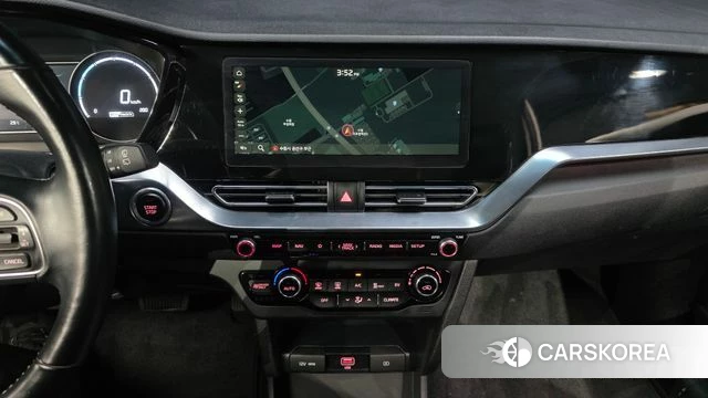Kia Niro Plus 2023 Белый из Кореи, фото 4