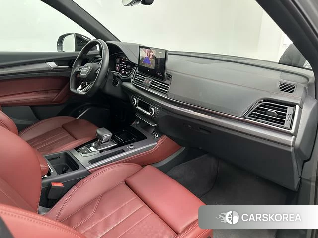Audi Q5L 2025 Темно-серый из Китая, фото 4