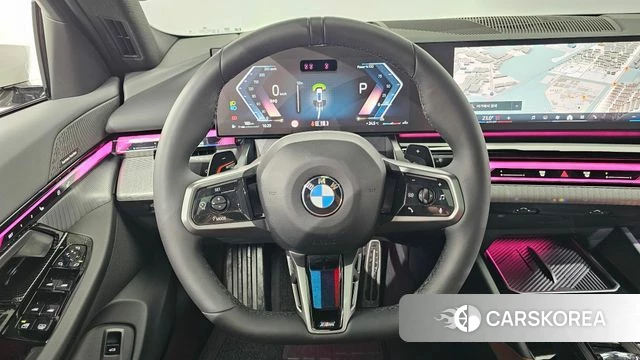 BMW 5 Series (G60) 2025 Белый из Кореи, фото 4